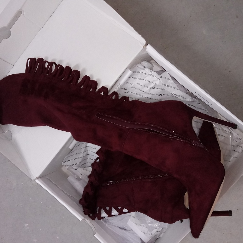 Women's Aldo's knee boots. 4.5 inch heel. - Picture 4 of 4